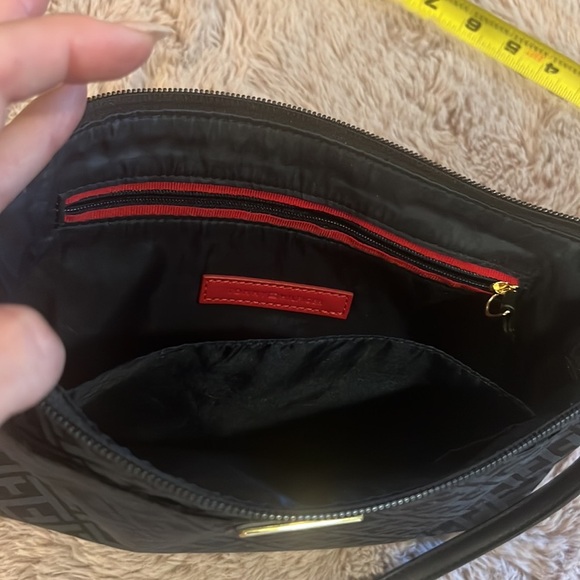 Tommy Hilfiger black purse adjustable crossbody bag 7” x 11” gold metal 3 pocket - Picture 8 of 9